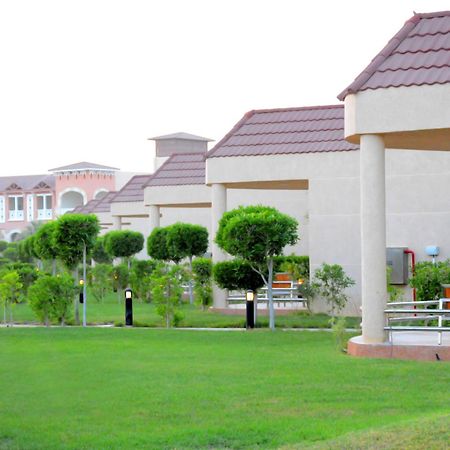 Radisson Blu Resort, Al Khobar Half Moon Bay Exterior photo Residential villas in Al-Ghazal