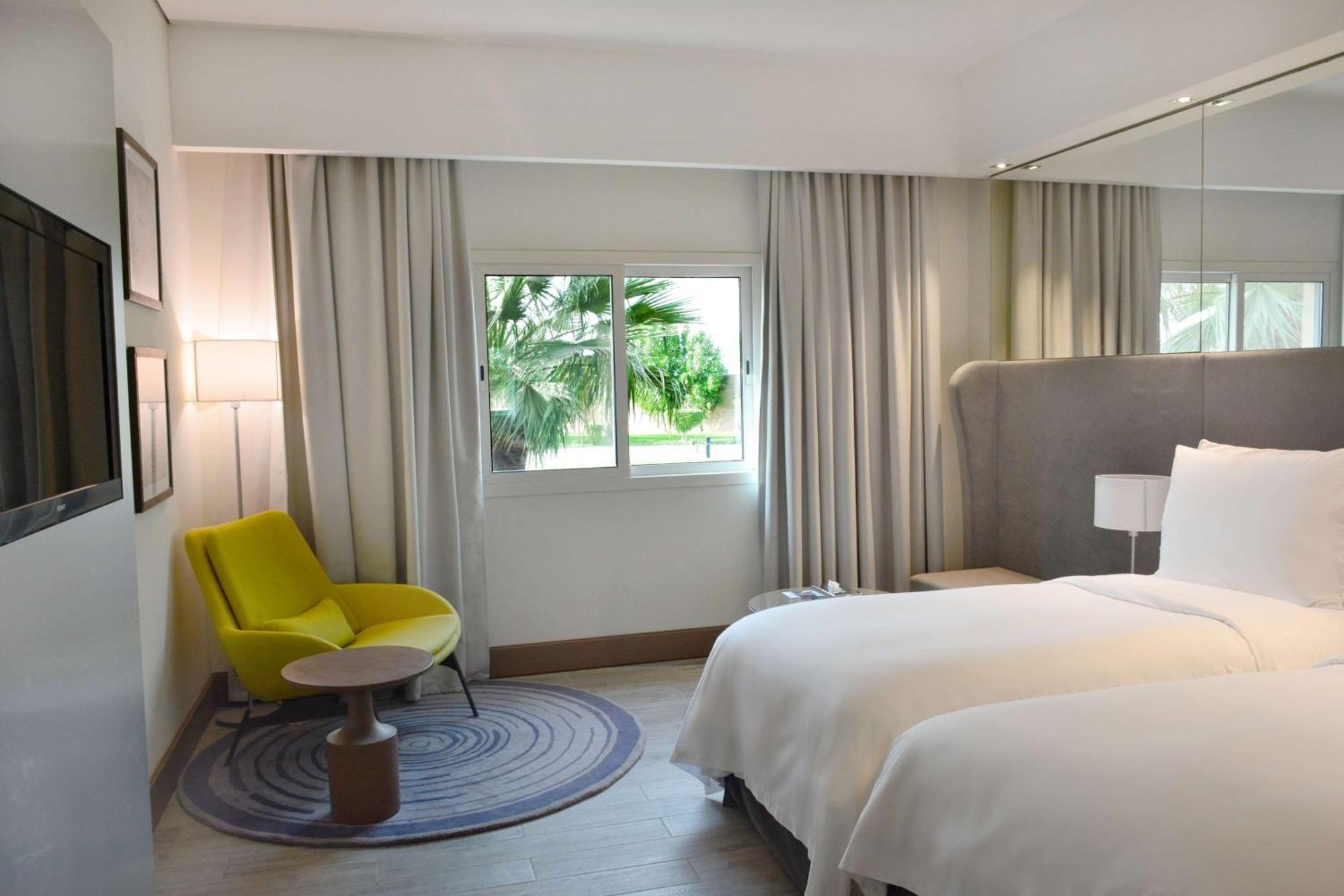 Radisson Blu Resort, Al Khobar Half Moon Bay Exterior photo A room at the hotel