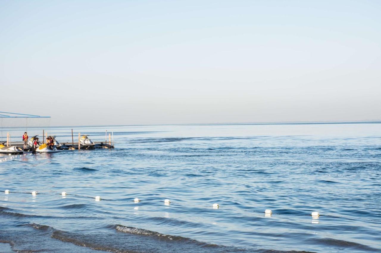 Radisson Blu Resort, Al Khobar Half Moon Bay Exterior photo View of the sea from the beach