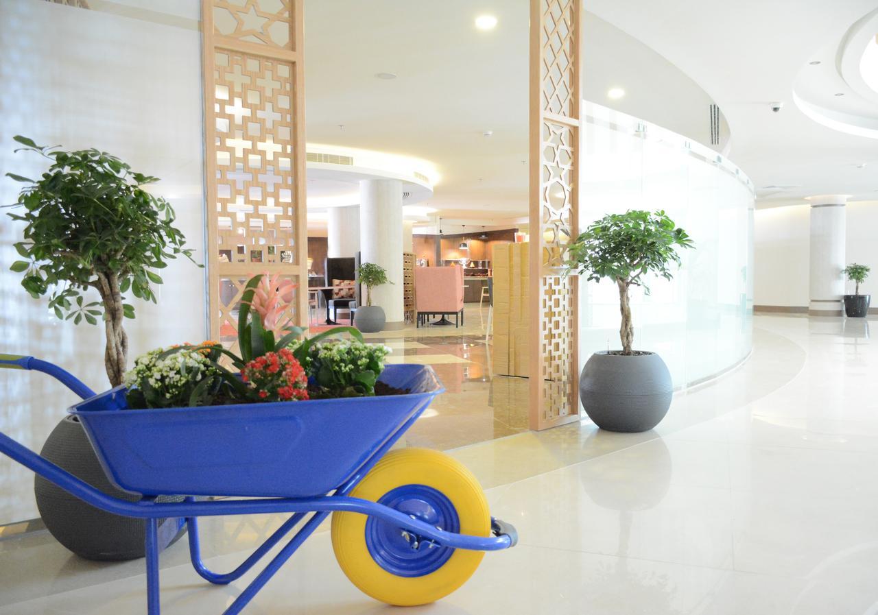 Radisson Blu Resort, Al Khobar Half Moon Bay Exterior photo Interior of the hotel