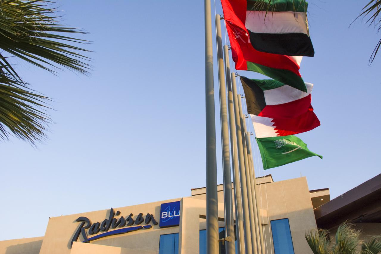 Radisson Blu Resort, Al Khobar Half Moon Bay Exterior photo Flags of the six Gulf Cooperation Council nations at a hotel in the United Arab Emirates