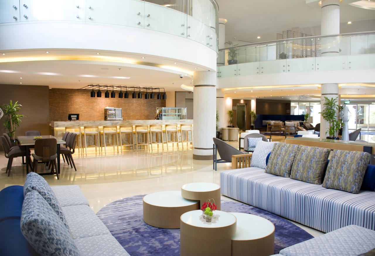 Radisson Blu Resort, Al Khobar Half Moon Bay Exterior photo The lobby of the hotel