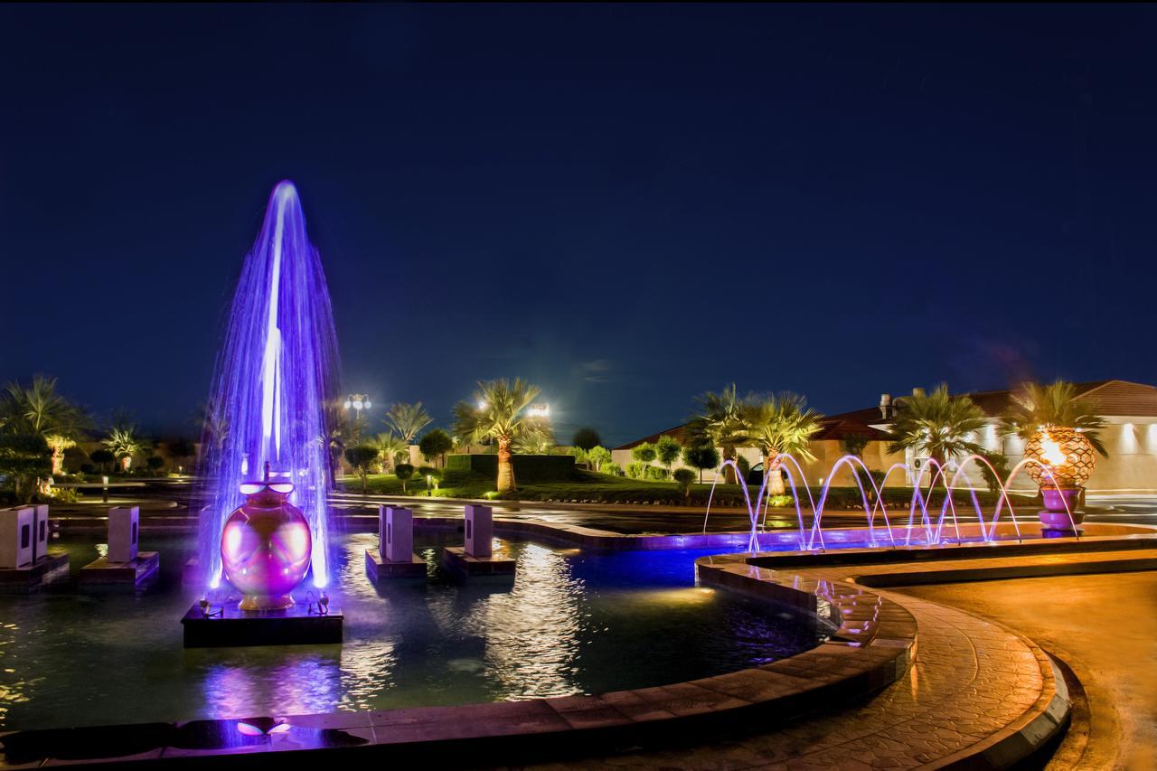 Radisson Blu Resort, Al Khobar Half Moon Bay Exterior photo Fountains at the resort