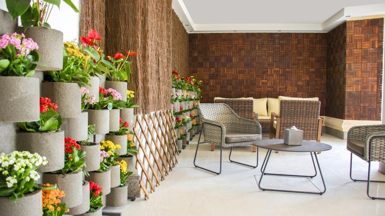 Radisson Blu Resort, Al Khobar Half Moon Bay Exterior photo Vertical garden