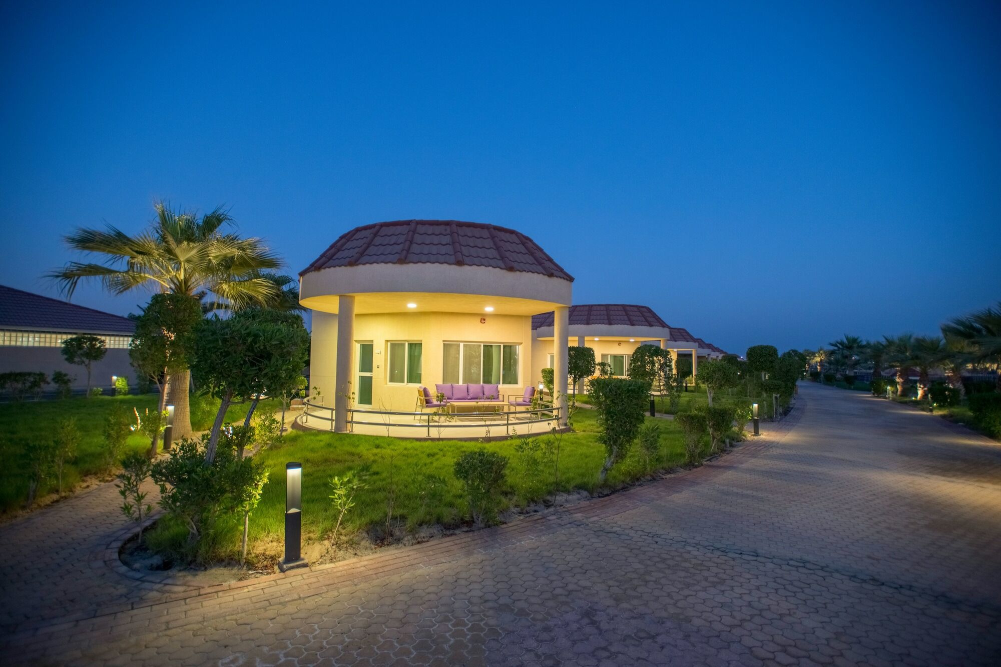 Radisson Blu Resort, Al Khobar Half Moon Bay Exterior photo The resort at night