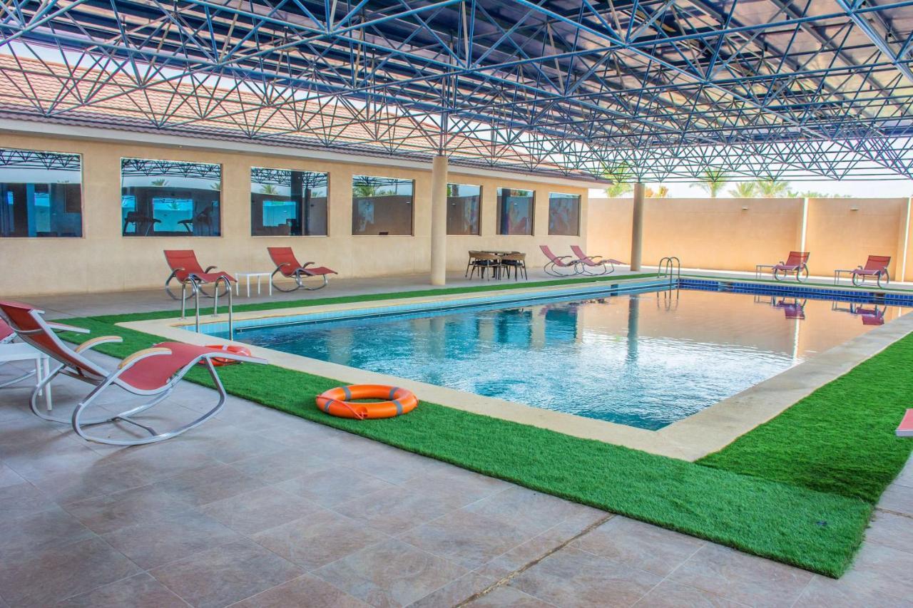 Radisson Blu Resort, Al Khobar Half Moon Bay Exterior photo Swimming pool at the hotel