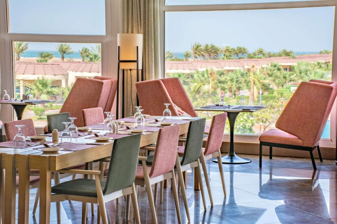 Radisson Blu Resort, Al Khobar Half Moon Bay Exterior photo The restaurant