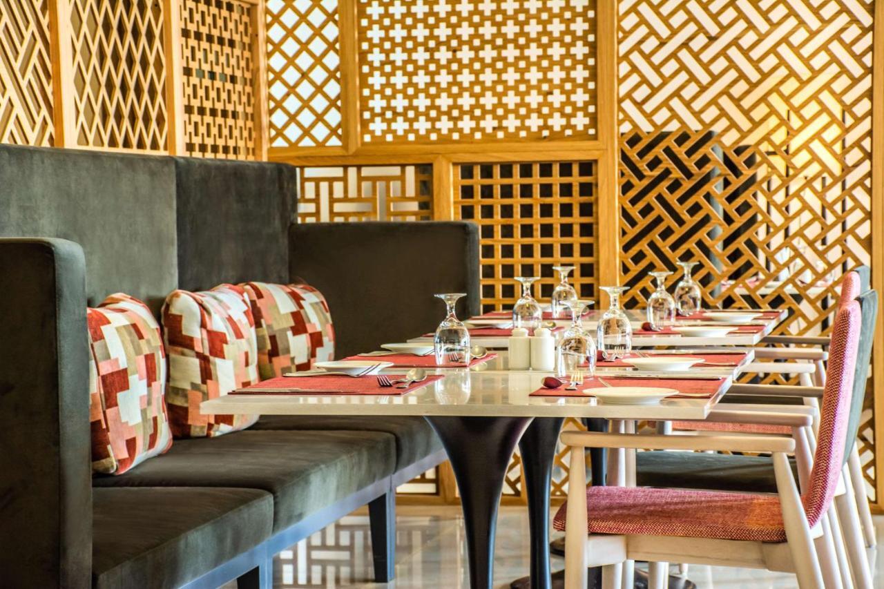 Radisson Blu Resort, Al Khobar Half Moon Bay Exterior photo Restaurant interior